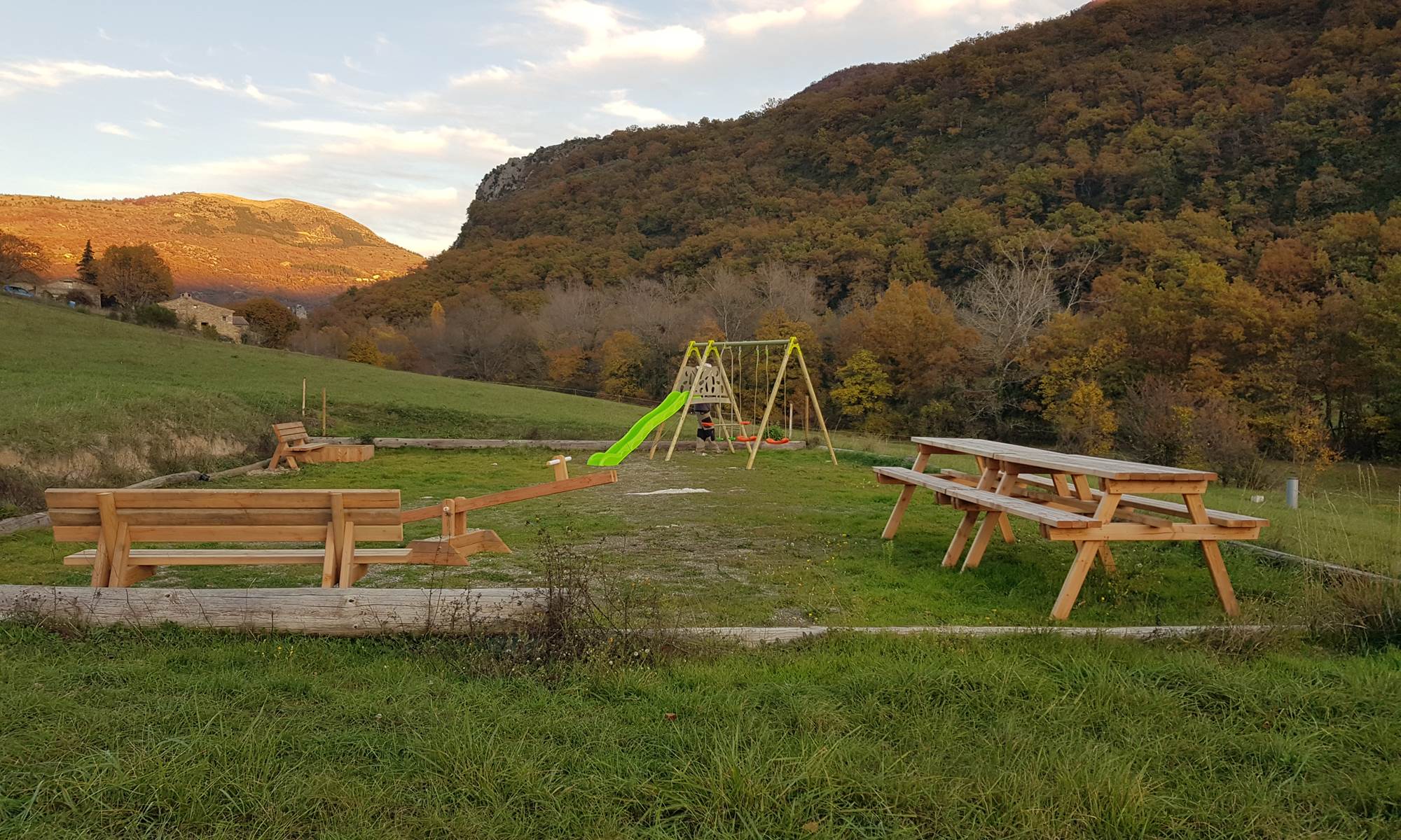 Les gîtes de Moussan - Montbrun Les Bains - Parc de Jeux-page